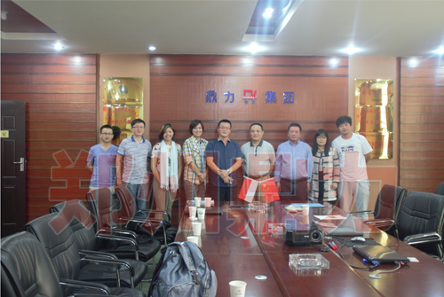 ���m����F����ľ���ݶ���ľм��əC�DƬ