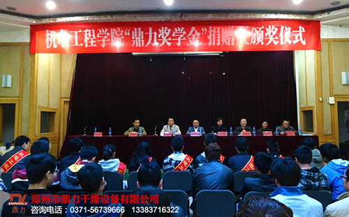 �������W��