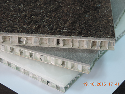 �������F